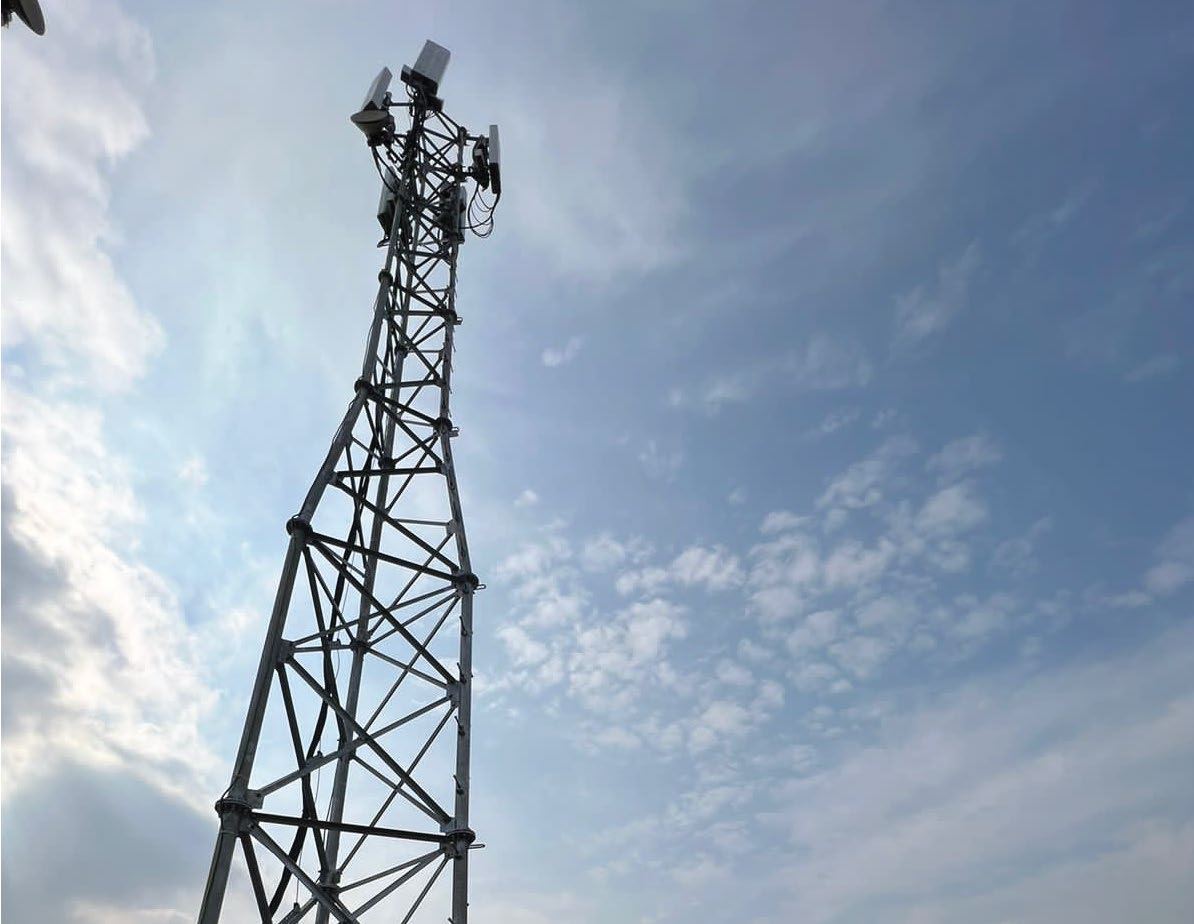 Rooftop telecom tower